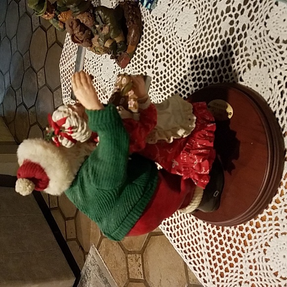 KSA FABRICHE COLLECTIBLE-"SANTA STEALS A KISS & COOKIE" - Picture 5 of 9